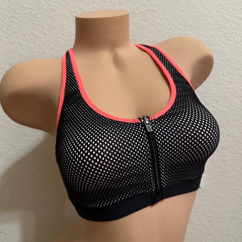 Victoria’s Secret sports bra size 32C